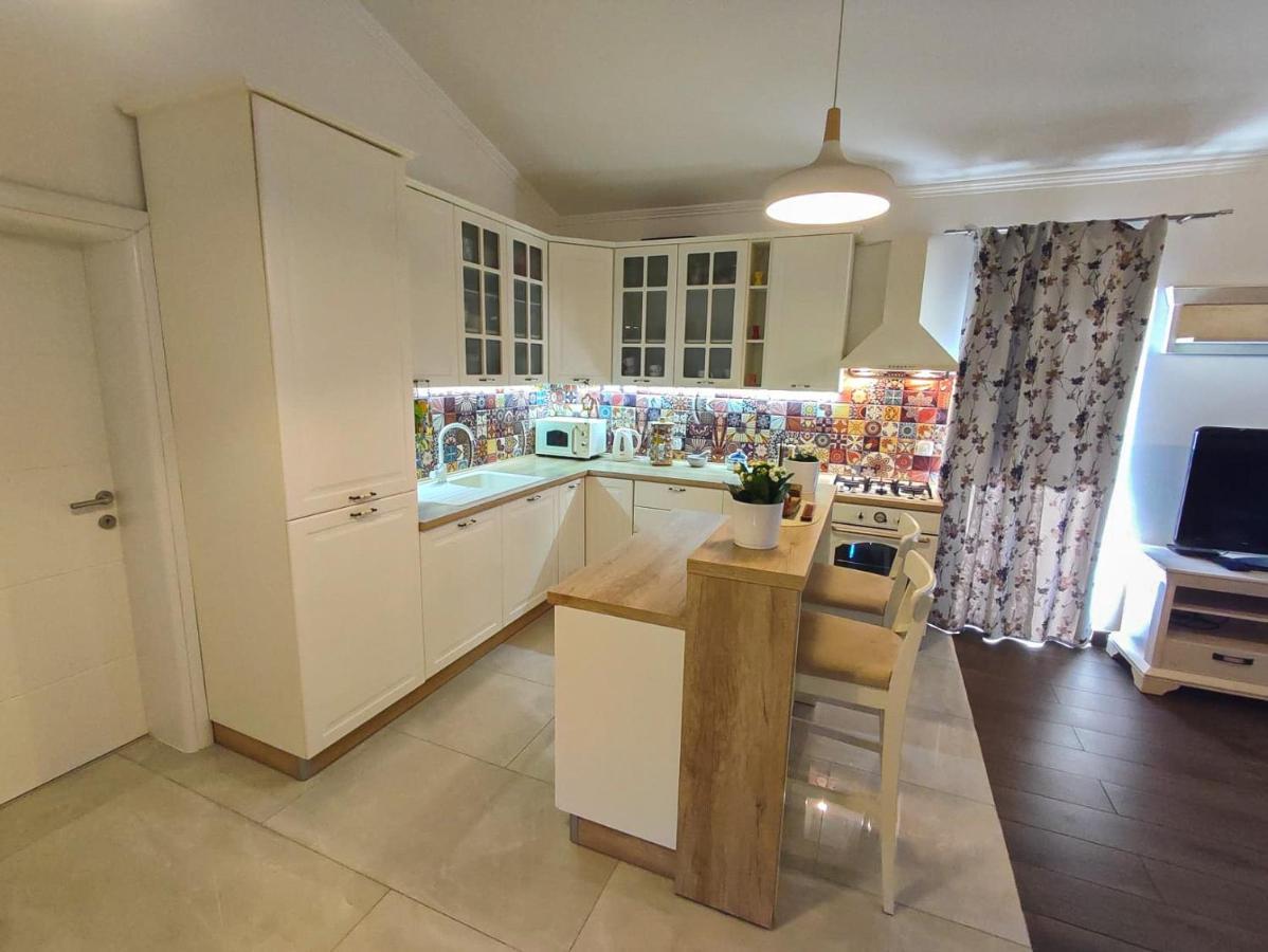 Apartments Amfora - Cozy And Modern Apartments For Up To 15 People, 100M From The Sea And Beach สตารา โนวัลยา ภายนอก รูปภาพ