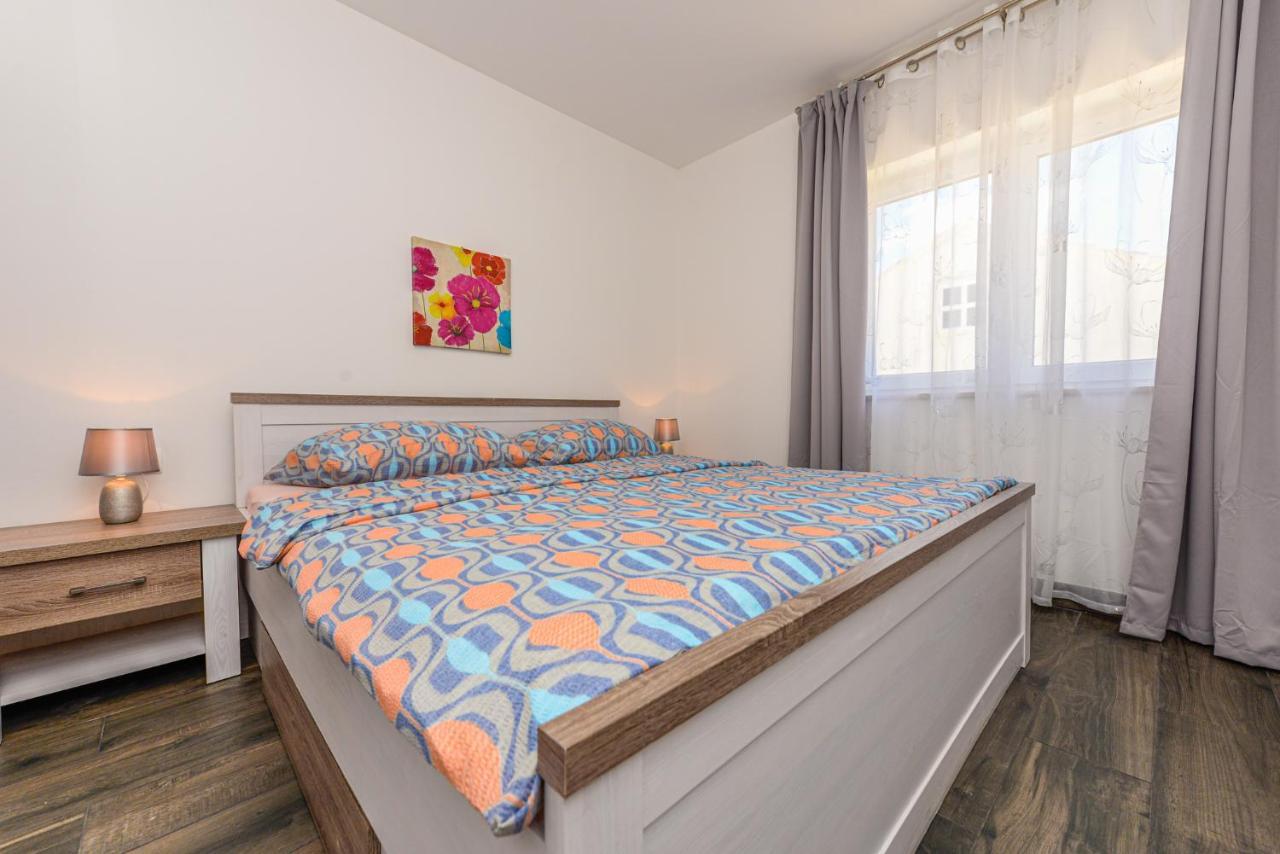 Apartments Amfora - Cozy And Modern Apartments For Up To 15 People, 100M From The Sea And Beach สตารา โนวัลยา ภายนอก รูปภาพ