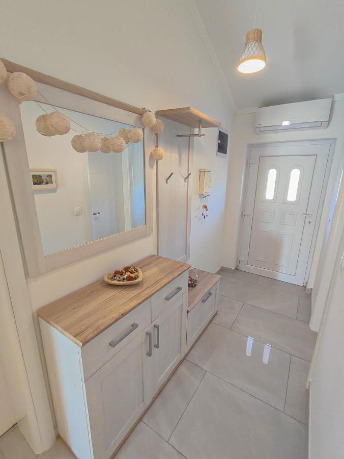 Apartments Amfora - Cozy And Modern Apartments For Up To 15 People, 100M From The Sea And Beach สตารา โนวัลยา ภายนอก รูปภาพ