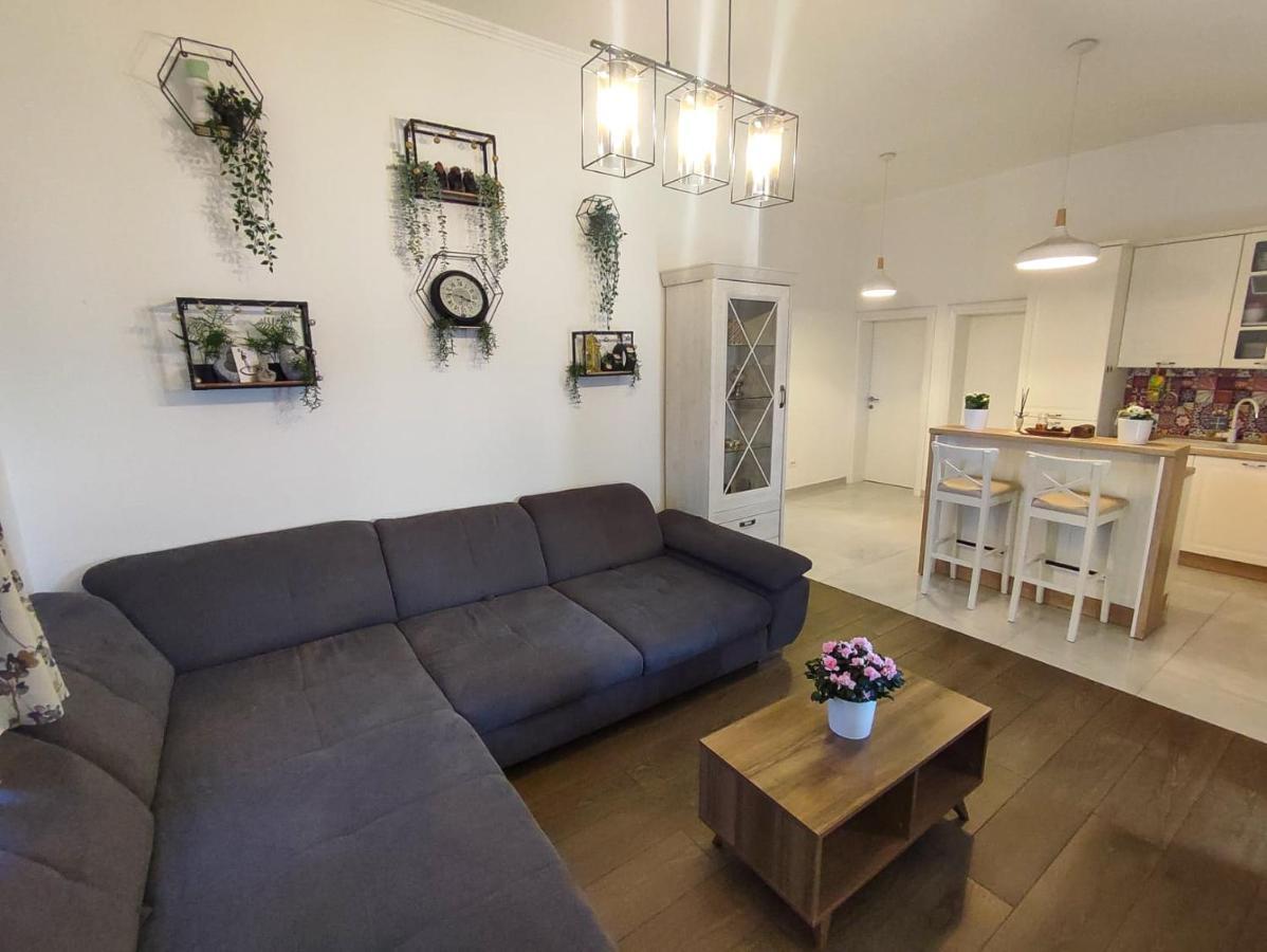 Apartments Amfora - Cozy And Modern Apartments For Up To 15 People, 100M From The Sea And Beach สตารา โนวัลยา ภายนอก รูปภาพ