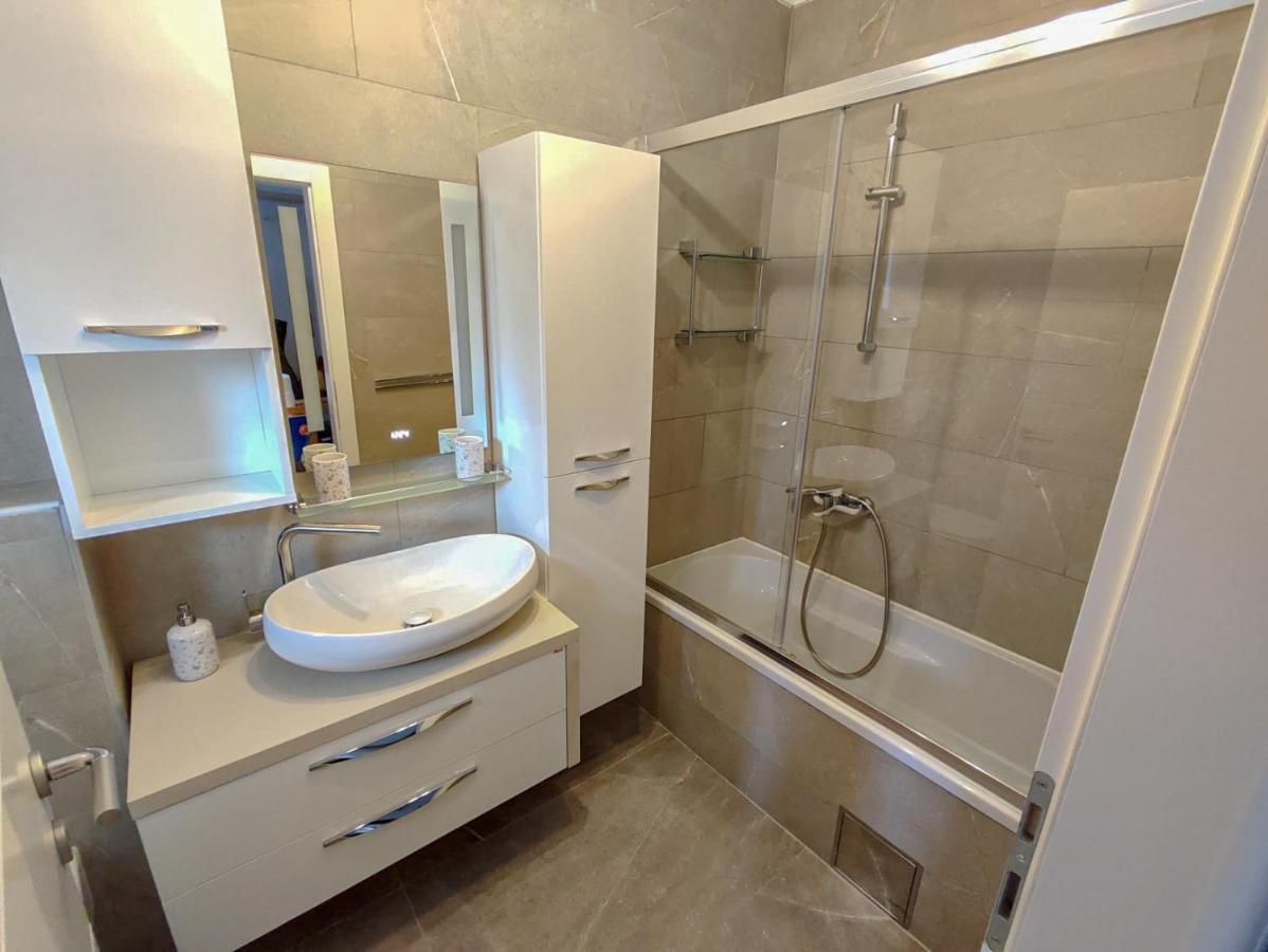 Apartments Amfora - Cozy And Modern Apartments For Up To 15 People, 100M From The Sea And Beach สตารา โนวัลยา ภายนอก รูปภาพ
