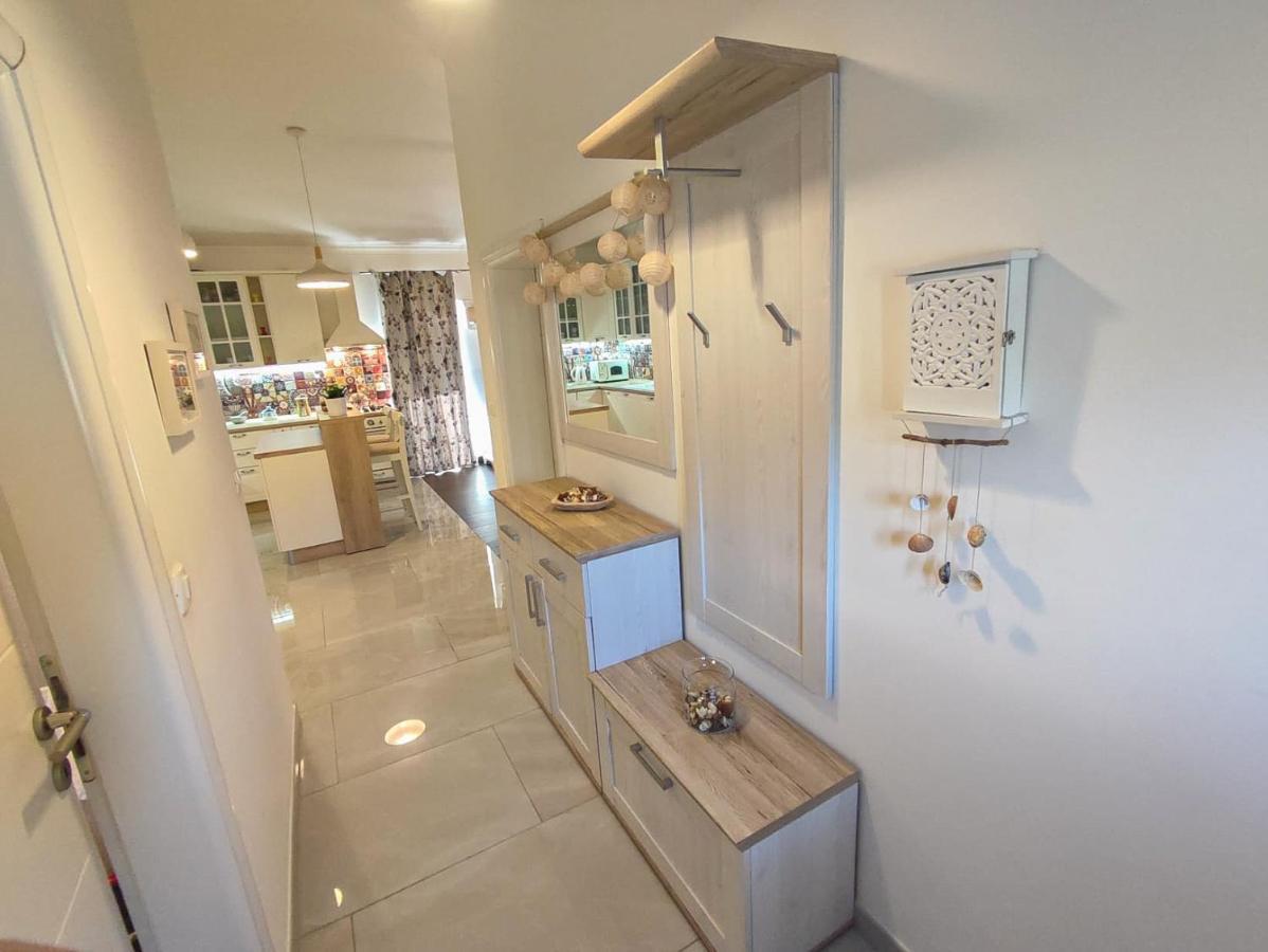 Apartments Amfora - Cozy And Modern Apartments For Up To 15 People, 100M From The Sea And Beach สตารา โนวัลยา ภายนอก รูปภาพ