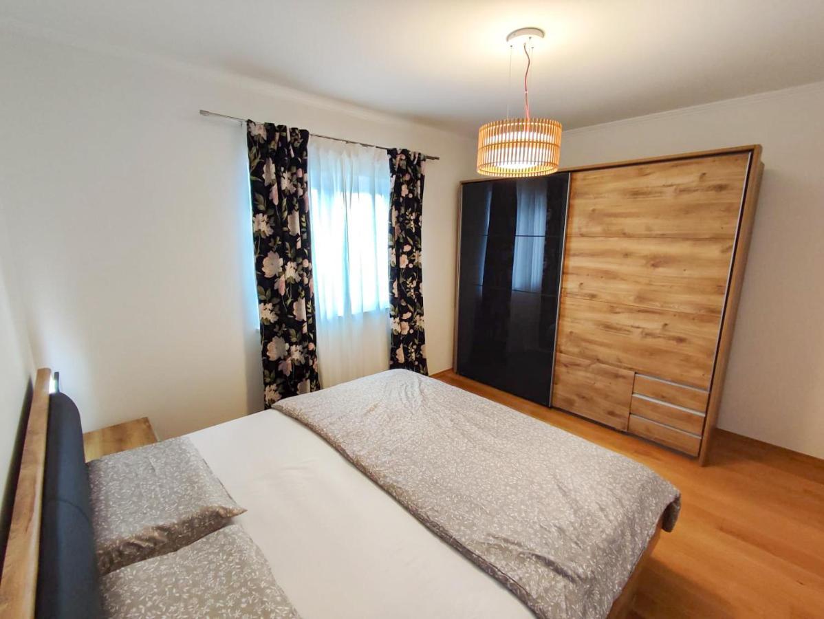 Apartments Amfora - Cozy And Modern Apartments For Up To 15 People, 100M From The Sea And Beach สตารา โนวัลยา ภายนอก รูปภาพ