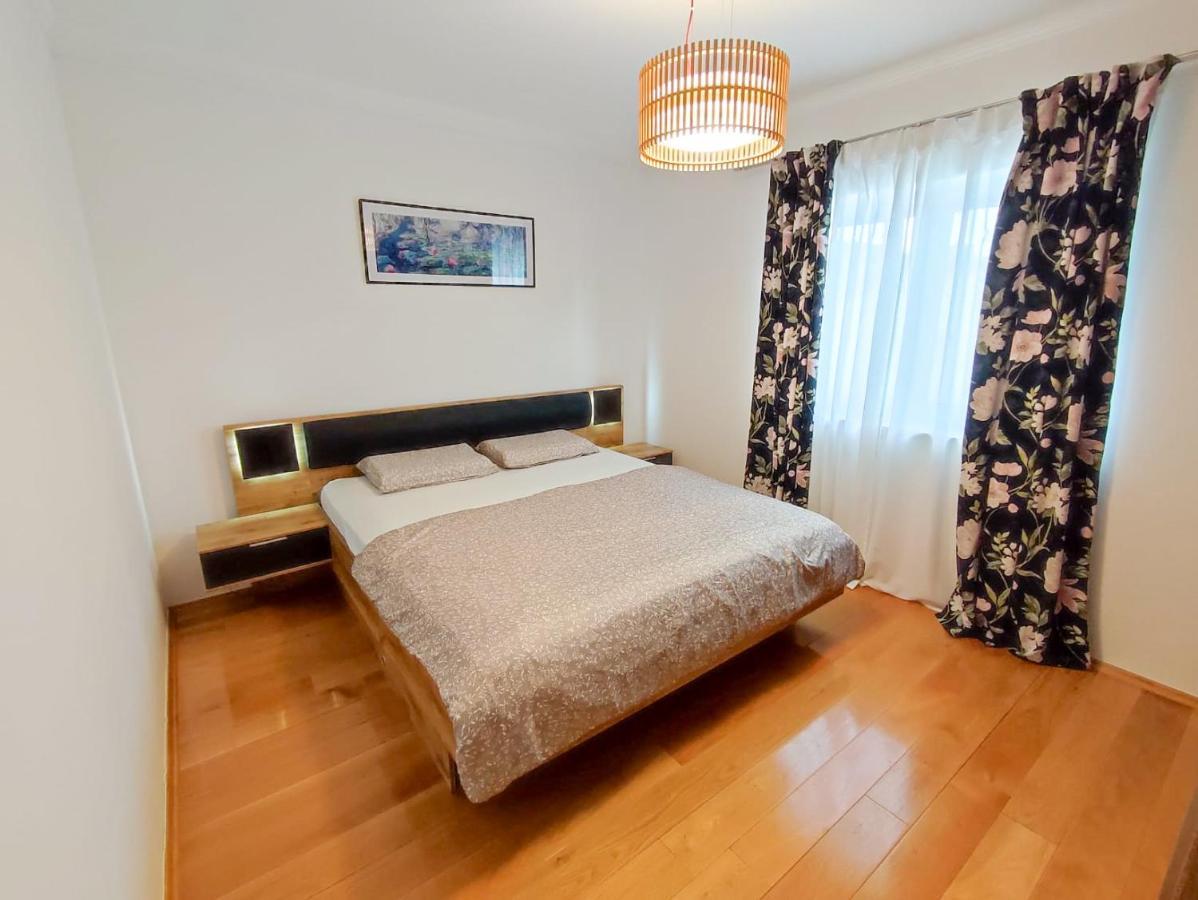 Apartments Amfora - Cozy And Modern Apartments For Up To 15 People, 100M From The Sea And Beach สตารา โนวัลยา ภายนอก รูปภาพ